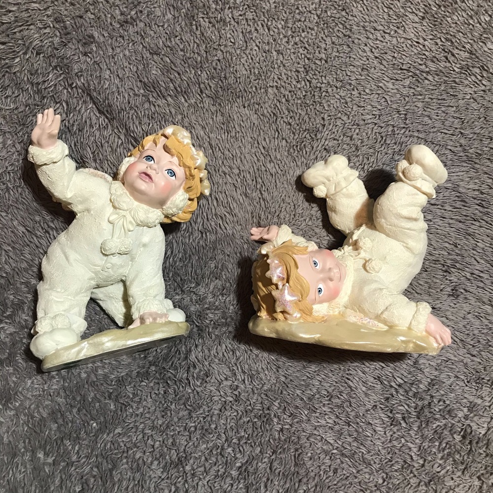 Angel children statues